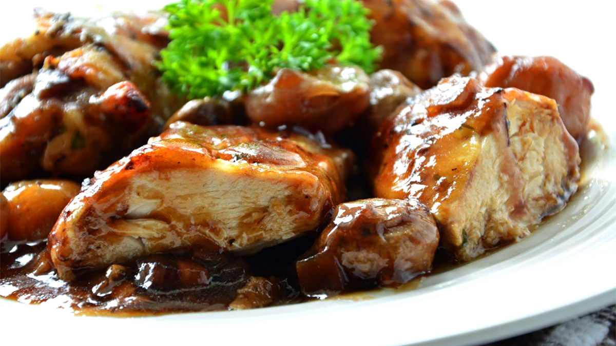 Recette de coq en bure : spécialité gastronomique de Rochefort